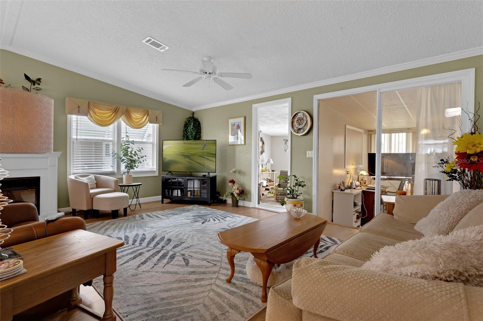 Image 6 of 54 For 298 Townbridge Drive