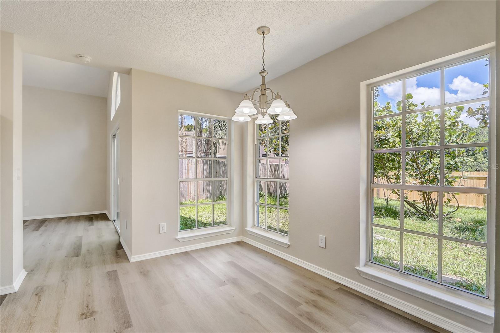Image 10 of 36 For 10599 Satinwood Circle