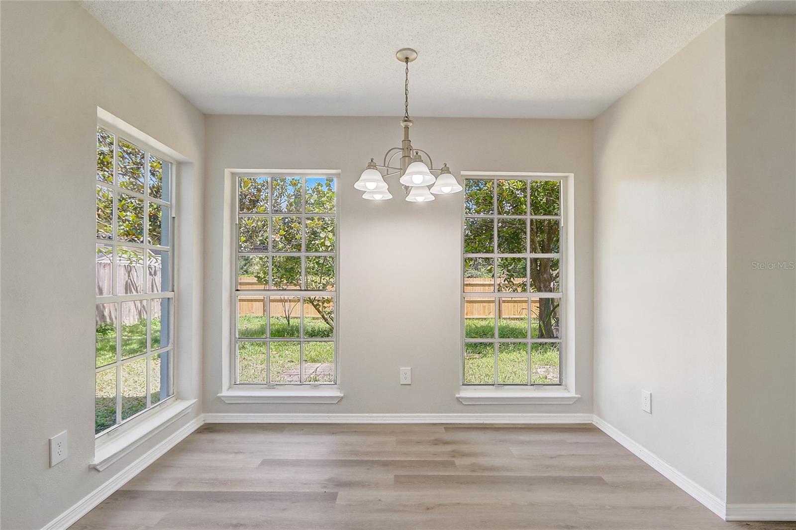 Image 11 of 36 For 10599 Satinwood Circle