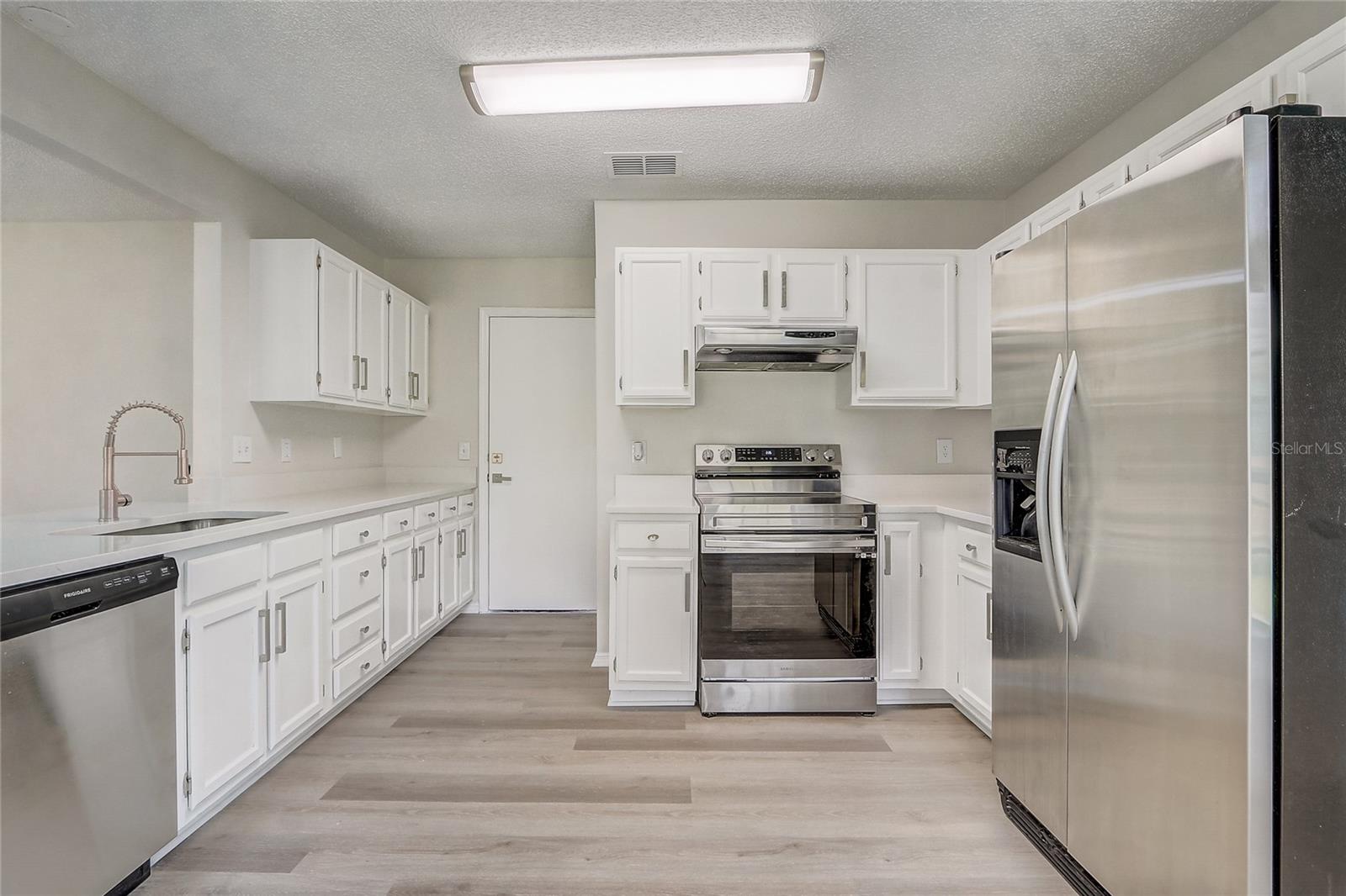 Image 12 of 36 For 10599 Satinwood Circle