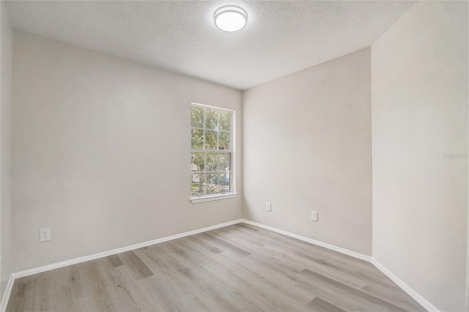Image 19 of 36 For 10599 Satinwood Circle