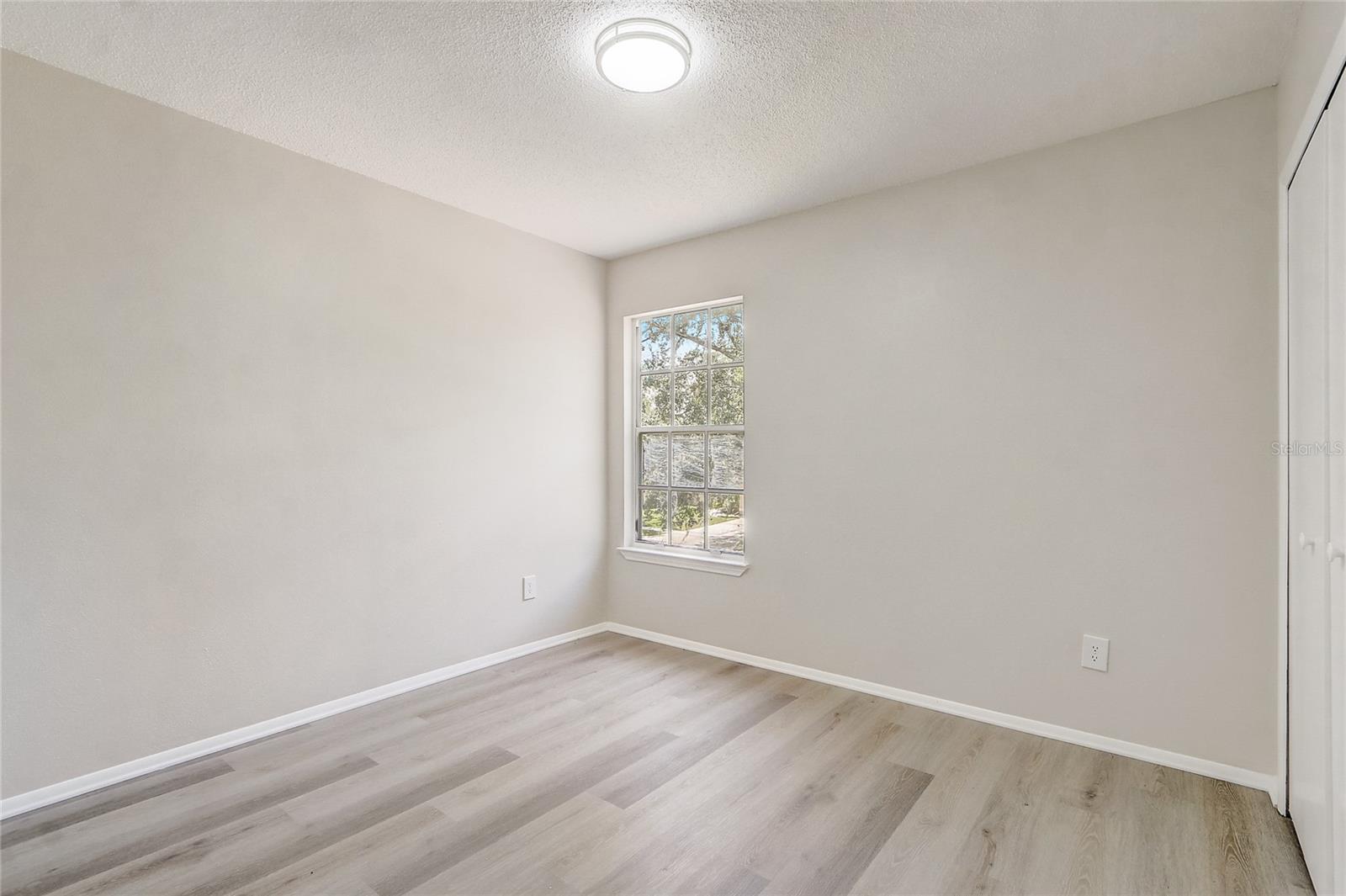 Image 21 of 36 For 10599 Satinwood Circle