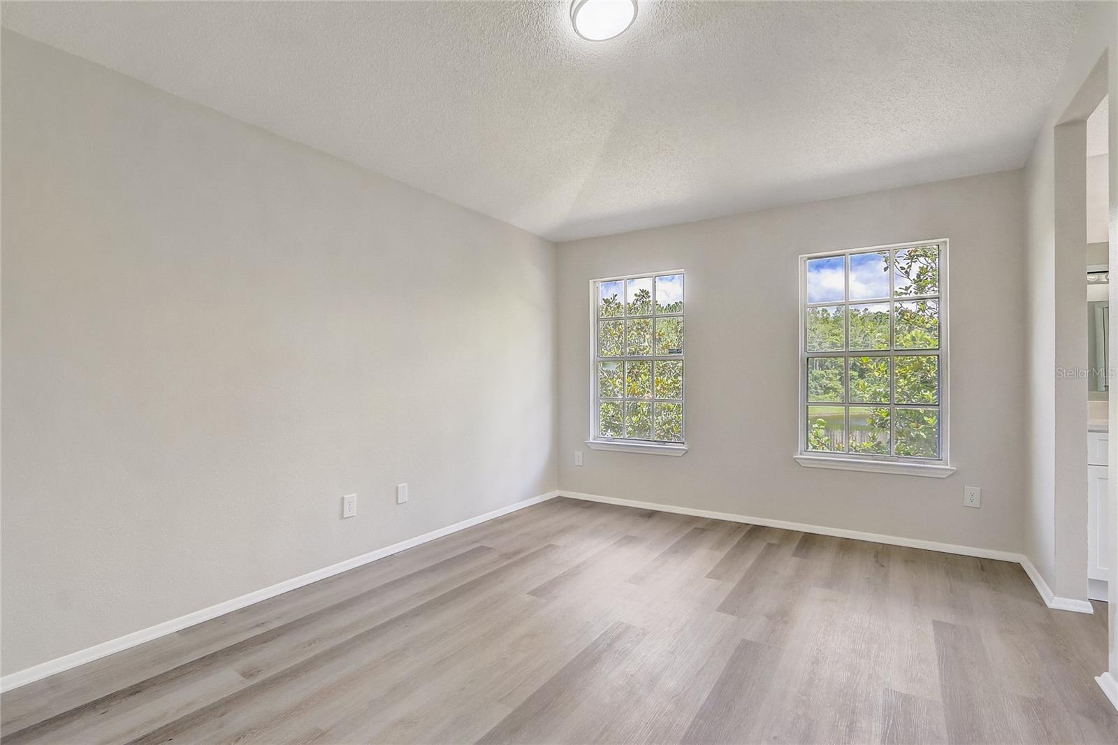 Image 25 of 36 For 10599 Satinwood Circle