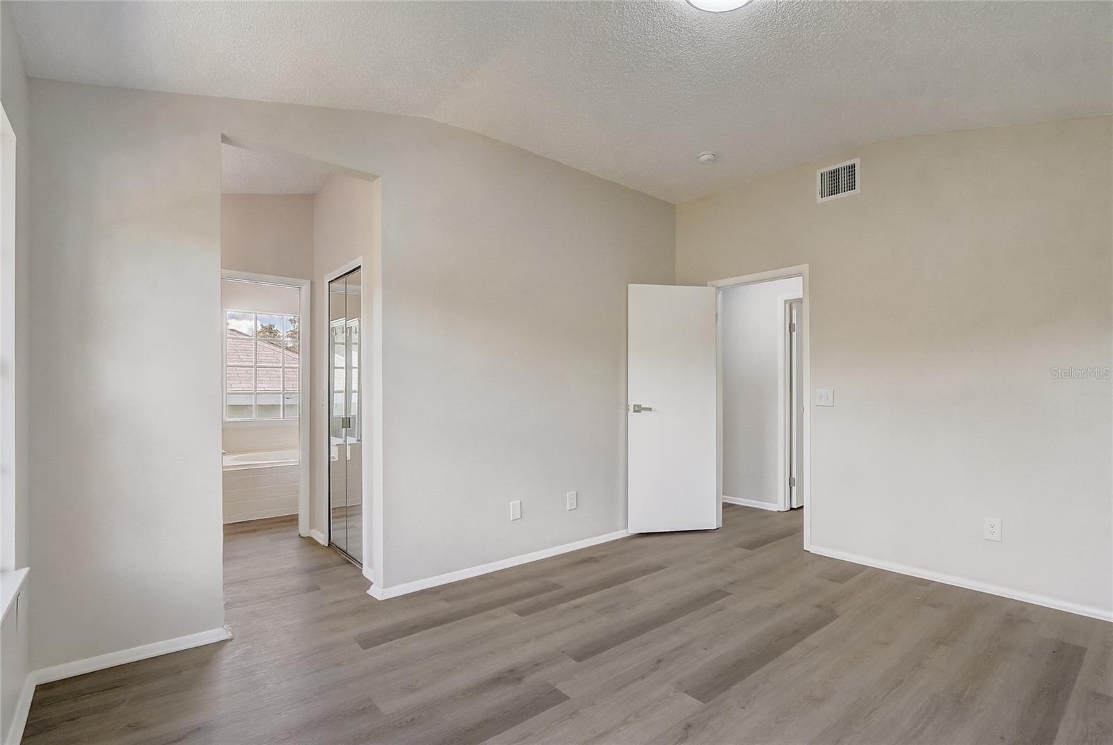 Image 26 of 36 For 10599 Satinwood Circle