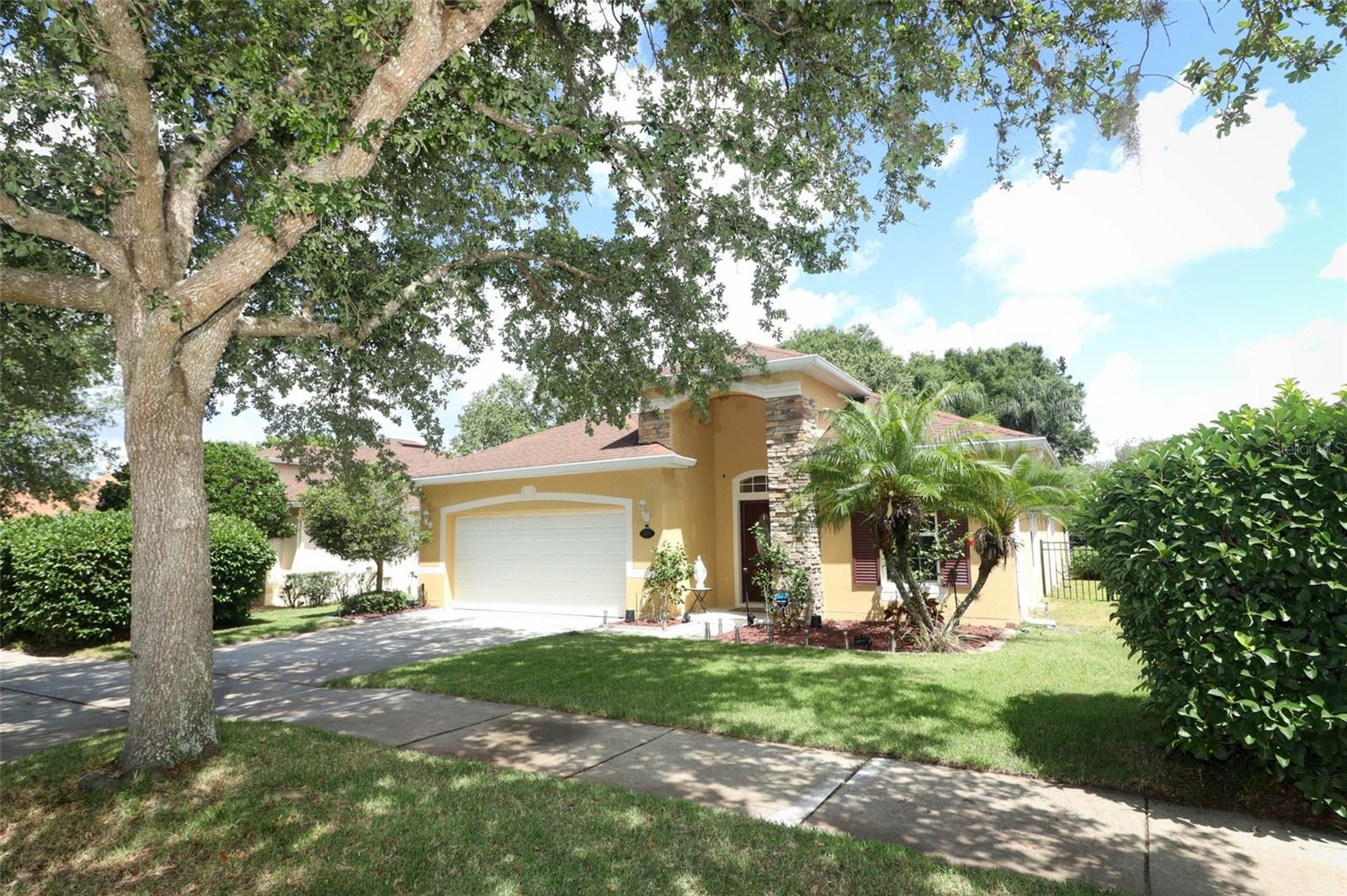 Image 41 of 57 For 203 Brookgreen Way