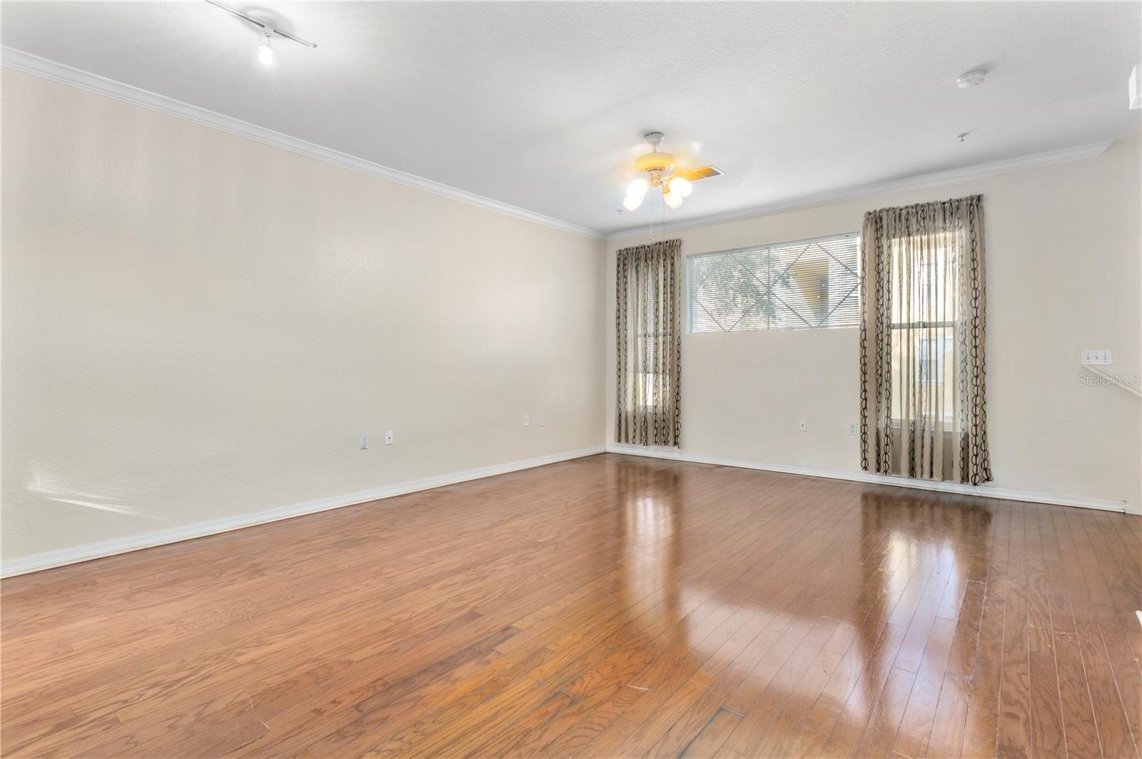 Image 5 of 22 For 1825 Shadow View Circle 1825