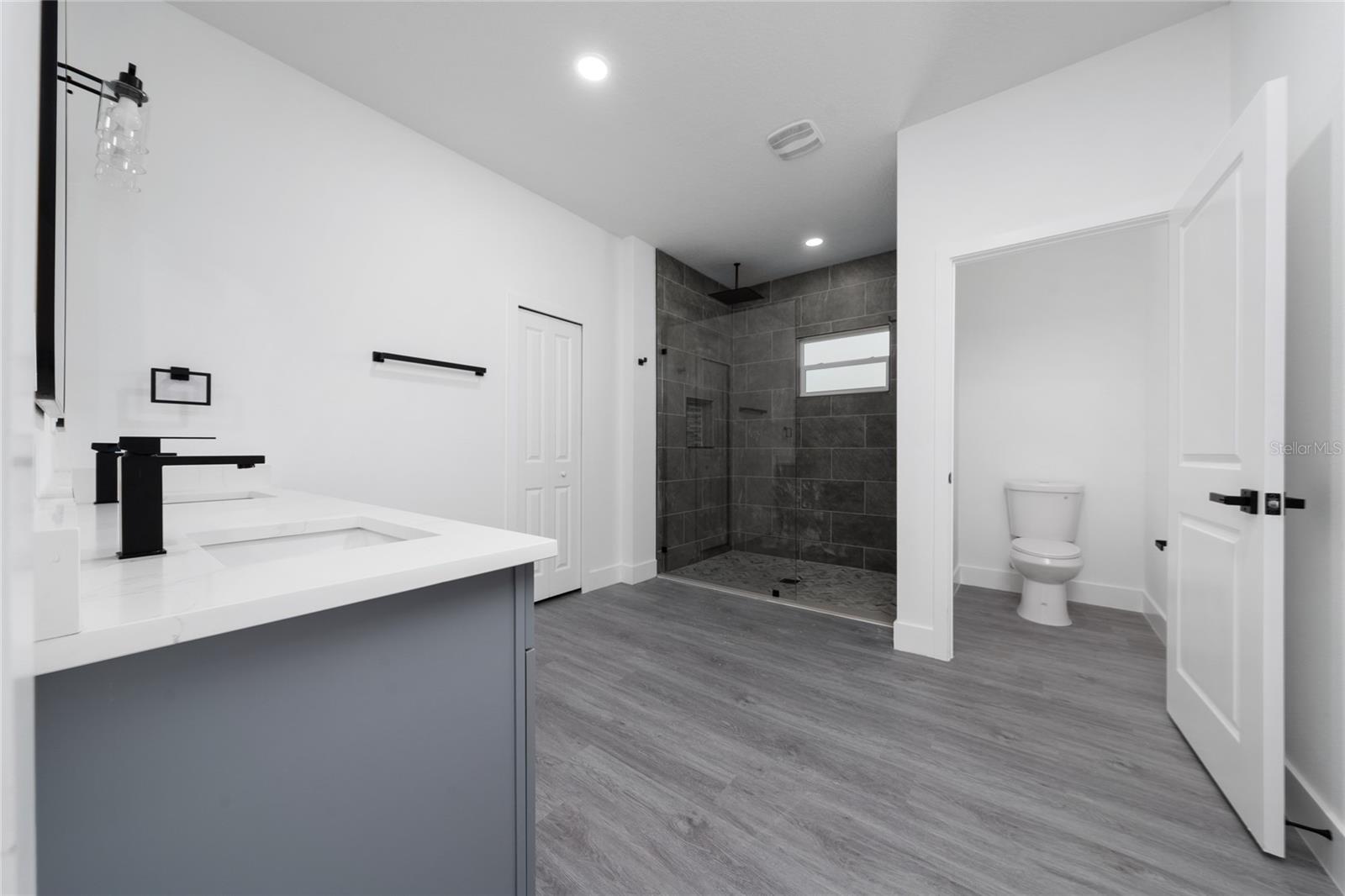Image 41 of 45 For 3270 Framinghan Avenue Sw