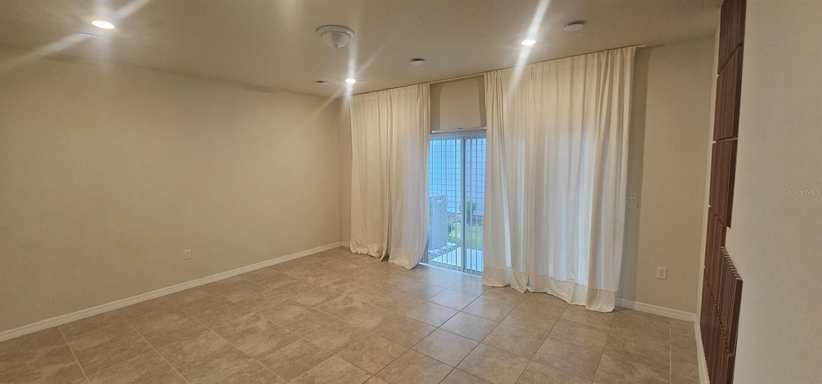 Image 8 of 25 For 4615 Green Palm Lane