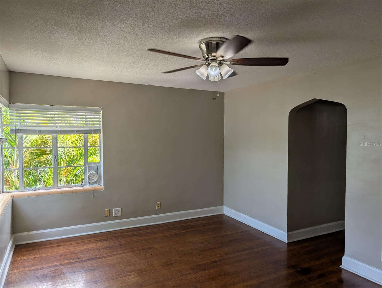 Image 4 of 19 For 520 11th Avenue N 3