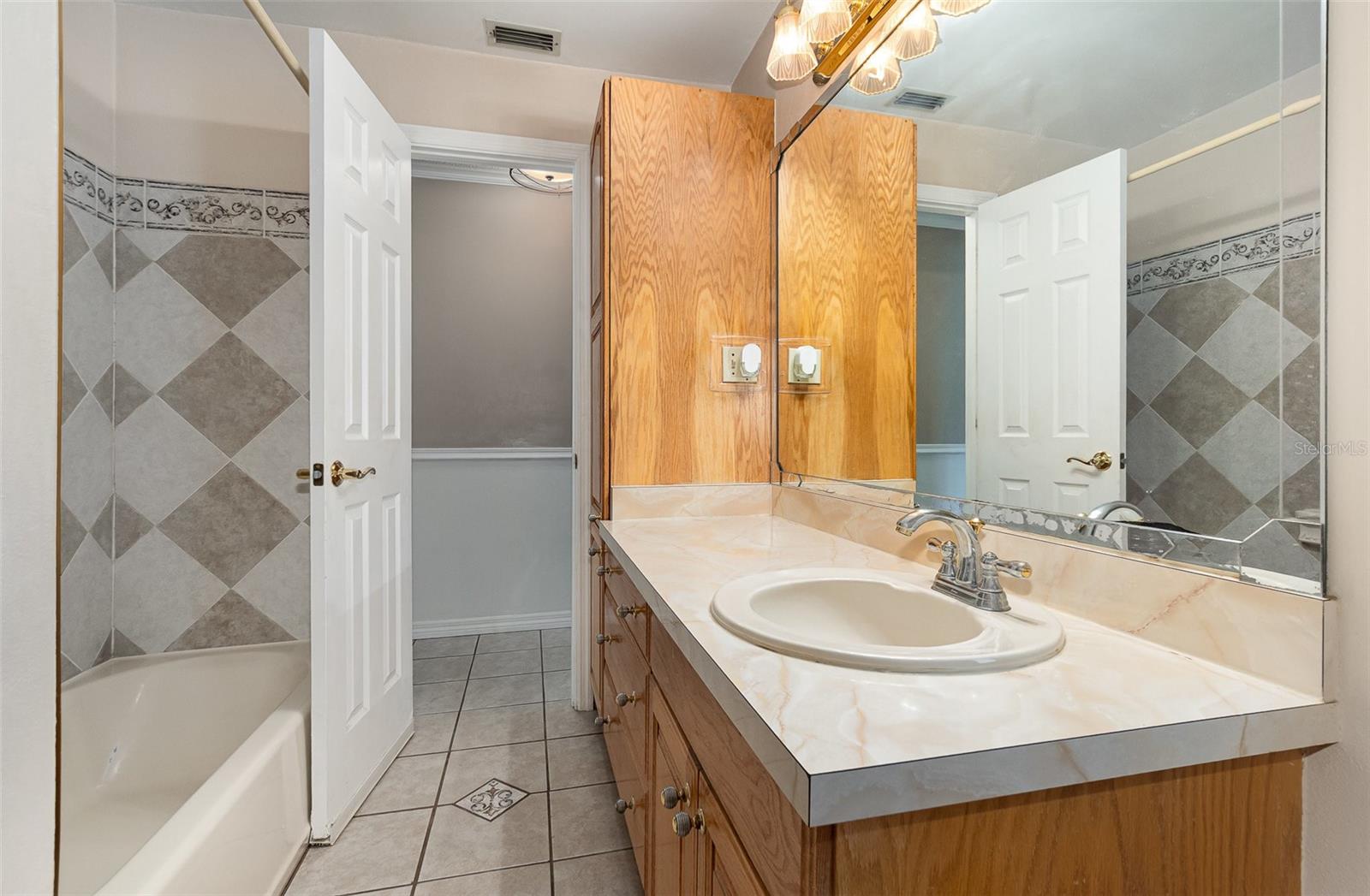 Image 21 of 38 For 419 Orange Street