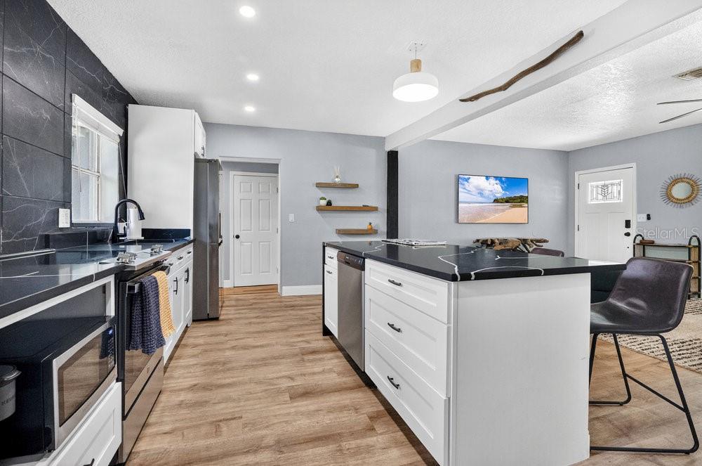 Image 11 of 43 For 706 19th Street