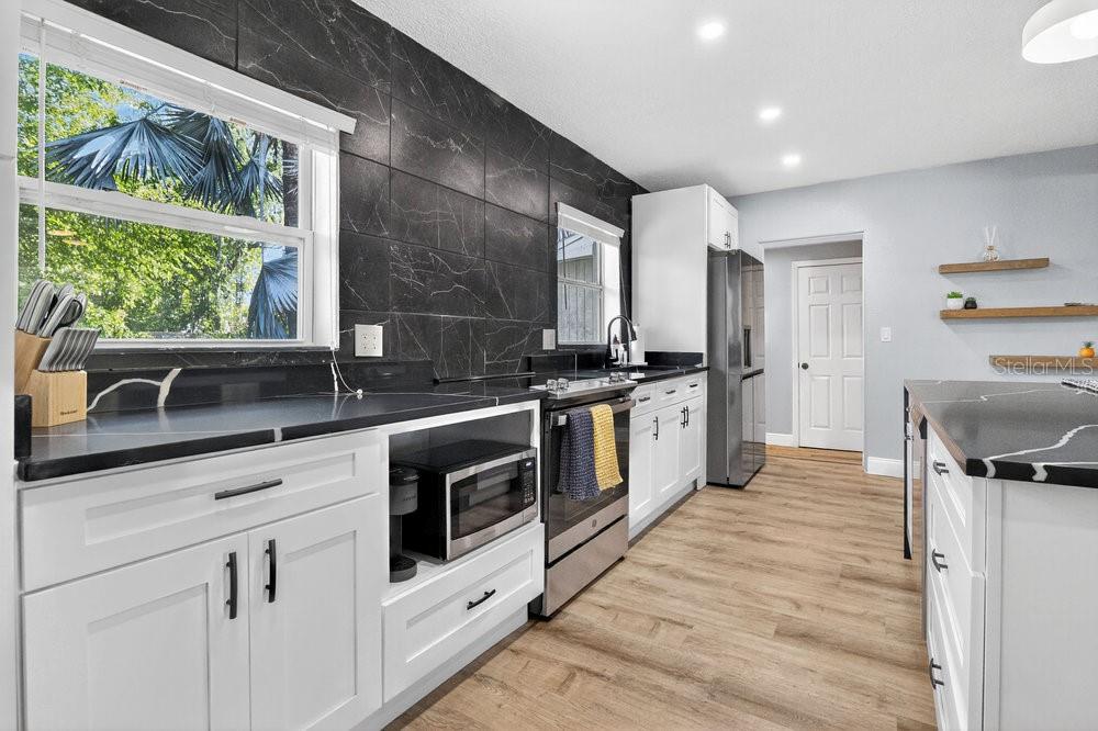 Image 12 of 43 For 706 19th Street