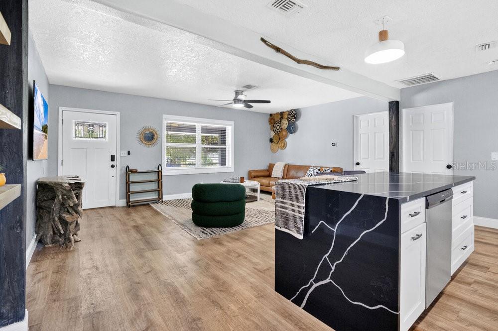 Image 6 of 43 For 706 19th Street