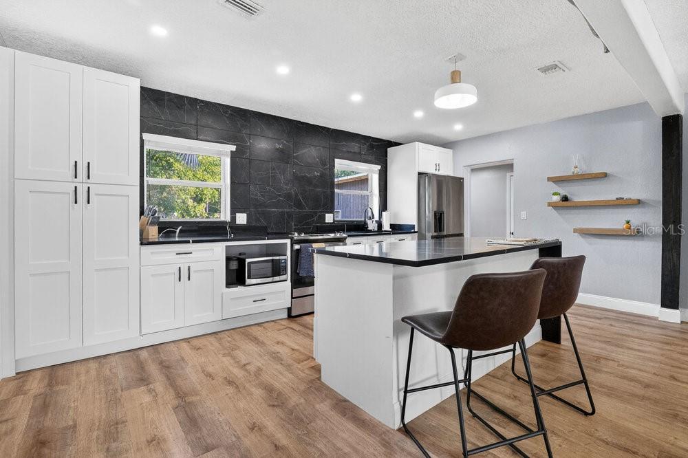 Image 9 of 43 For 706 19th Street