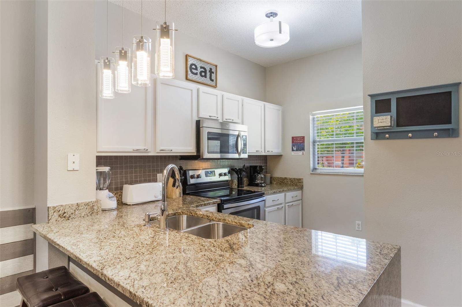 Image 11 of 53 For 4733 Vero Beach Place