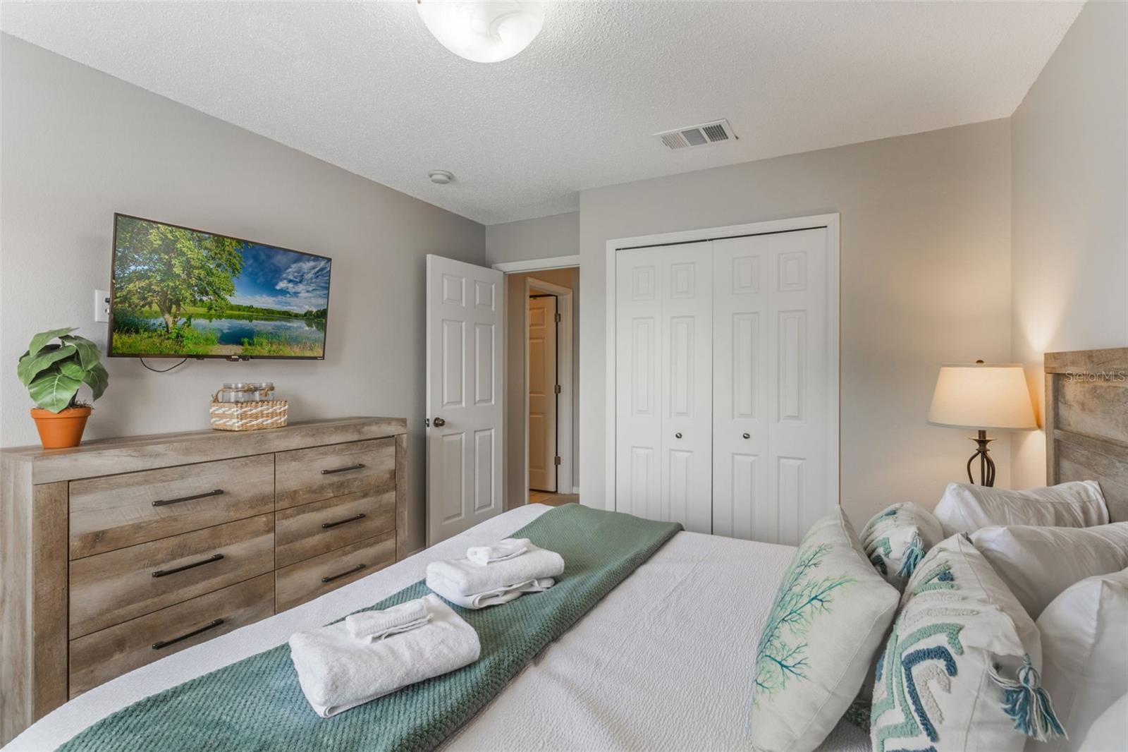 Image 18 of 53 For 4733 Vero Beach Place