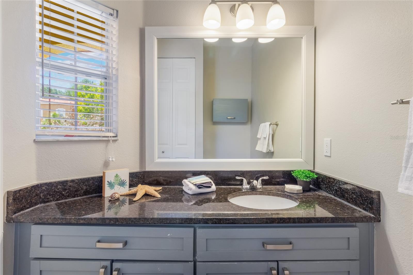 Image 21 of 53 For 4733 Vero Beach Place