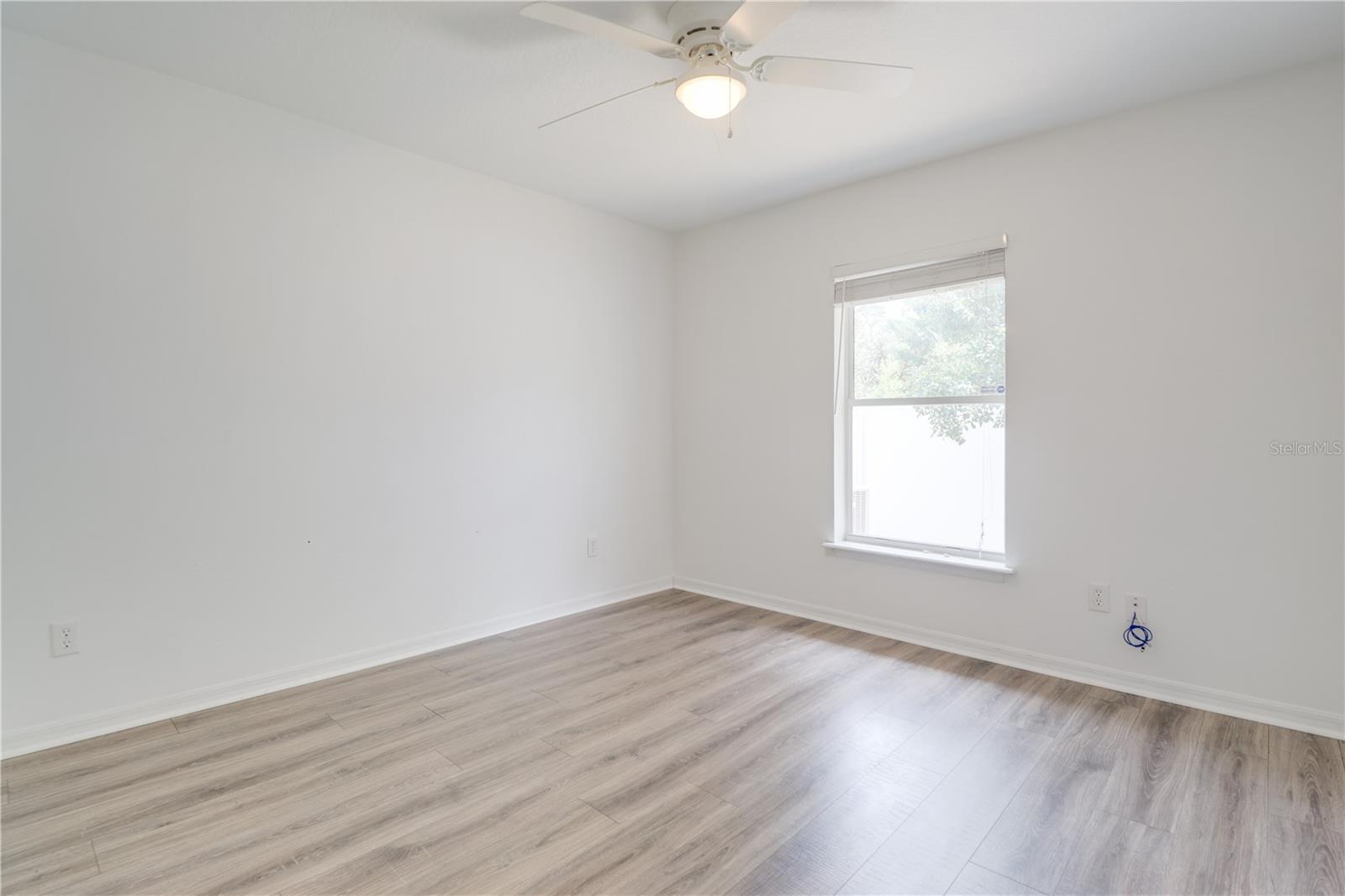Listing photo id 9 for 12748 31st Avenue Road