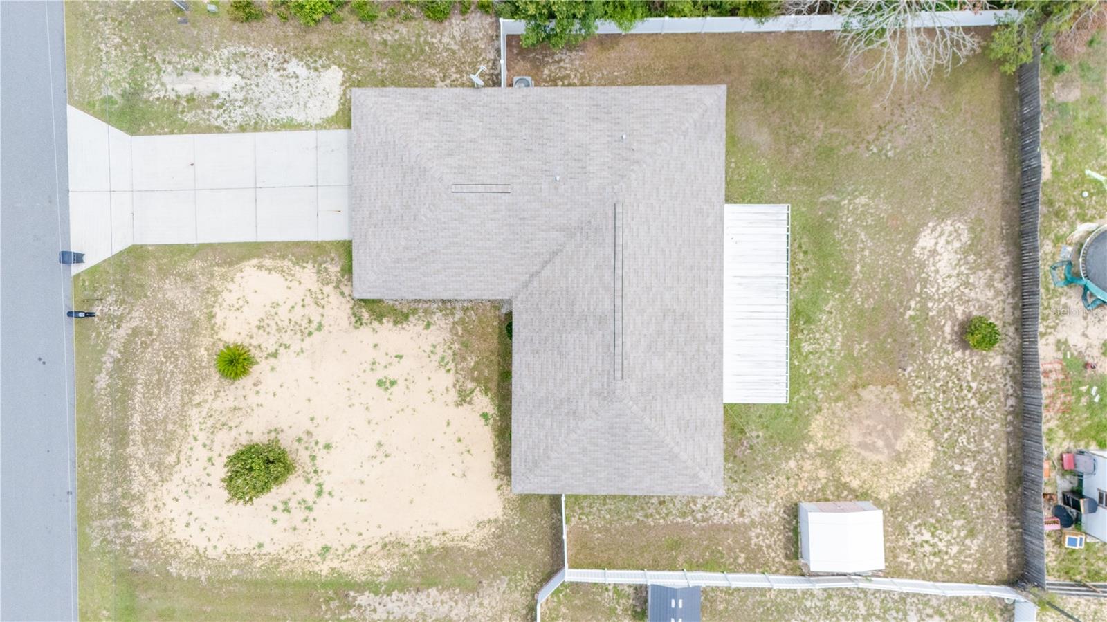 Listing photo id 14 for 12748 31st Avenue Road