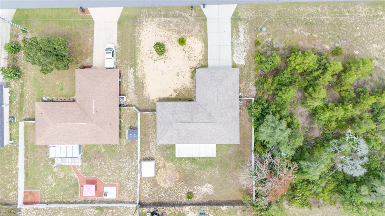 Listing photo id 15 for 12748 31st Avenue Road