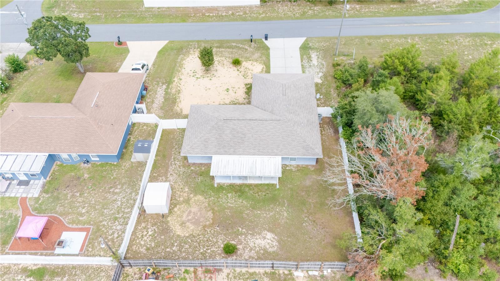 Listing photo id 16 for 12748 31st Avenue Road