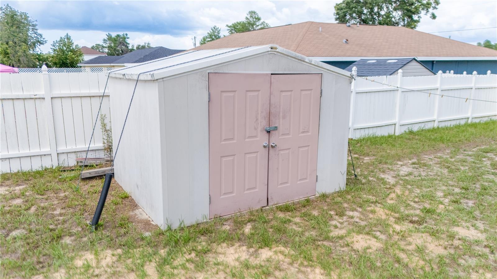 Listing photo id 19 for 12748 31st Avenue Road
