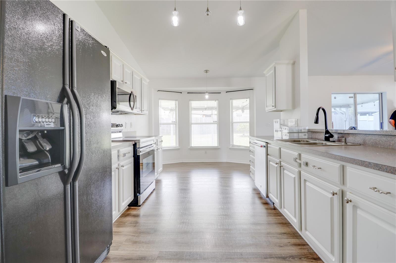 Listing photo id 2 for 12748 31st Avenue Road