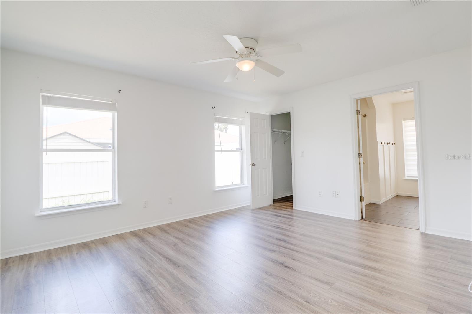 Listing photo id 3 for 12748 31st Avenue Road