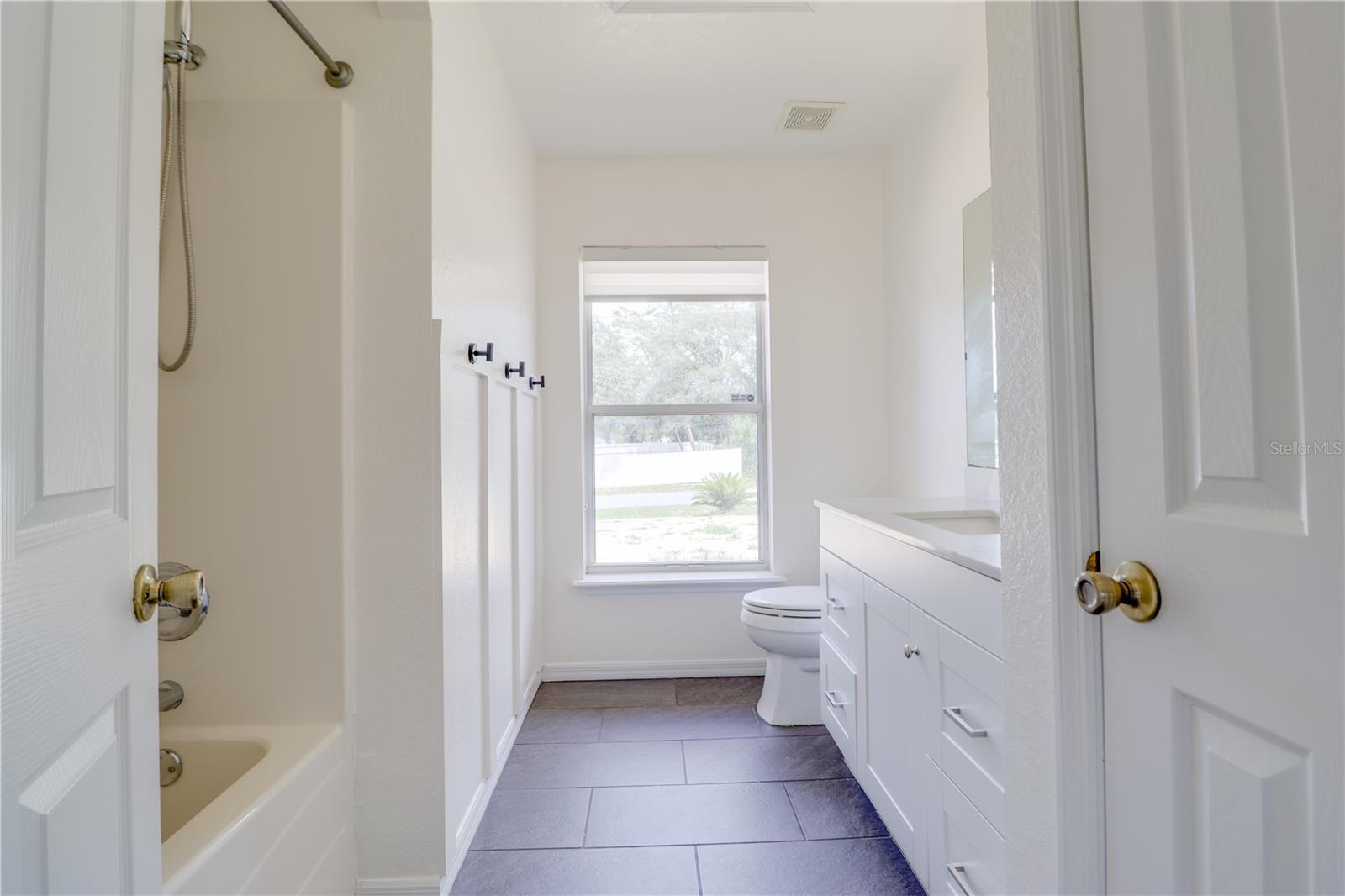 Listing photo id 4 for 12748 31st Avenue Road
