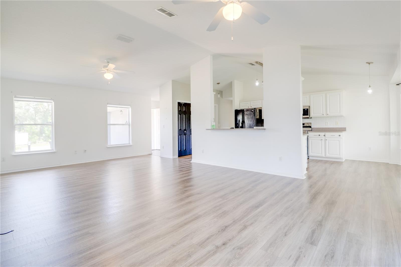 Listing photo id 5 for 12748 31st Avenue Road