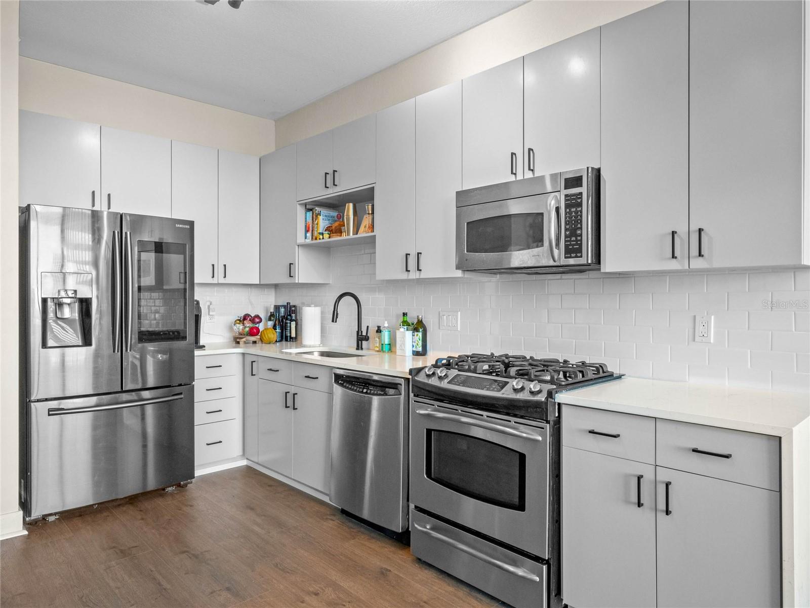 Image 9 of 33 For 150 Robinson Street 1018