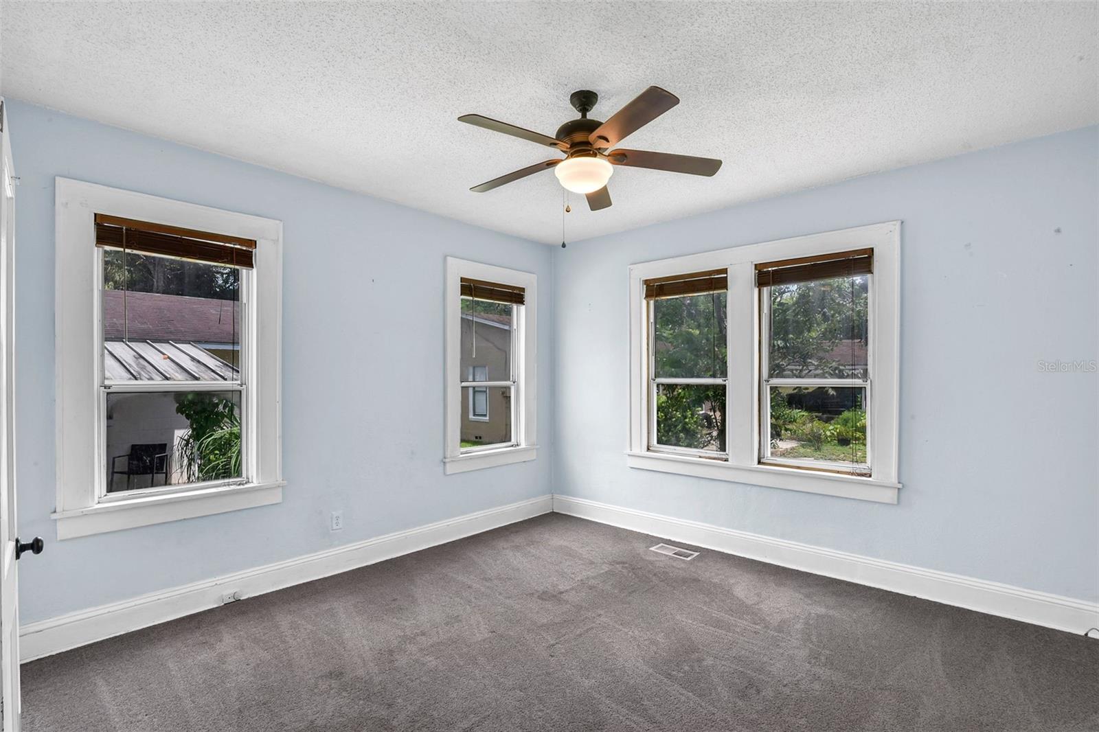 Image 15 of 40 For 623 Center Street