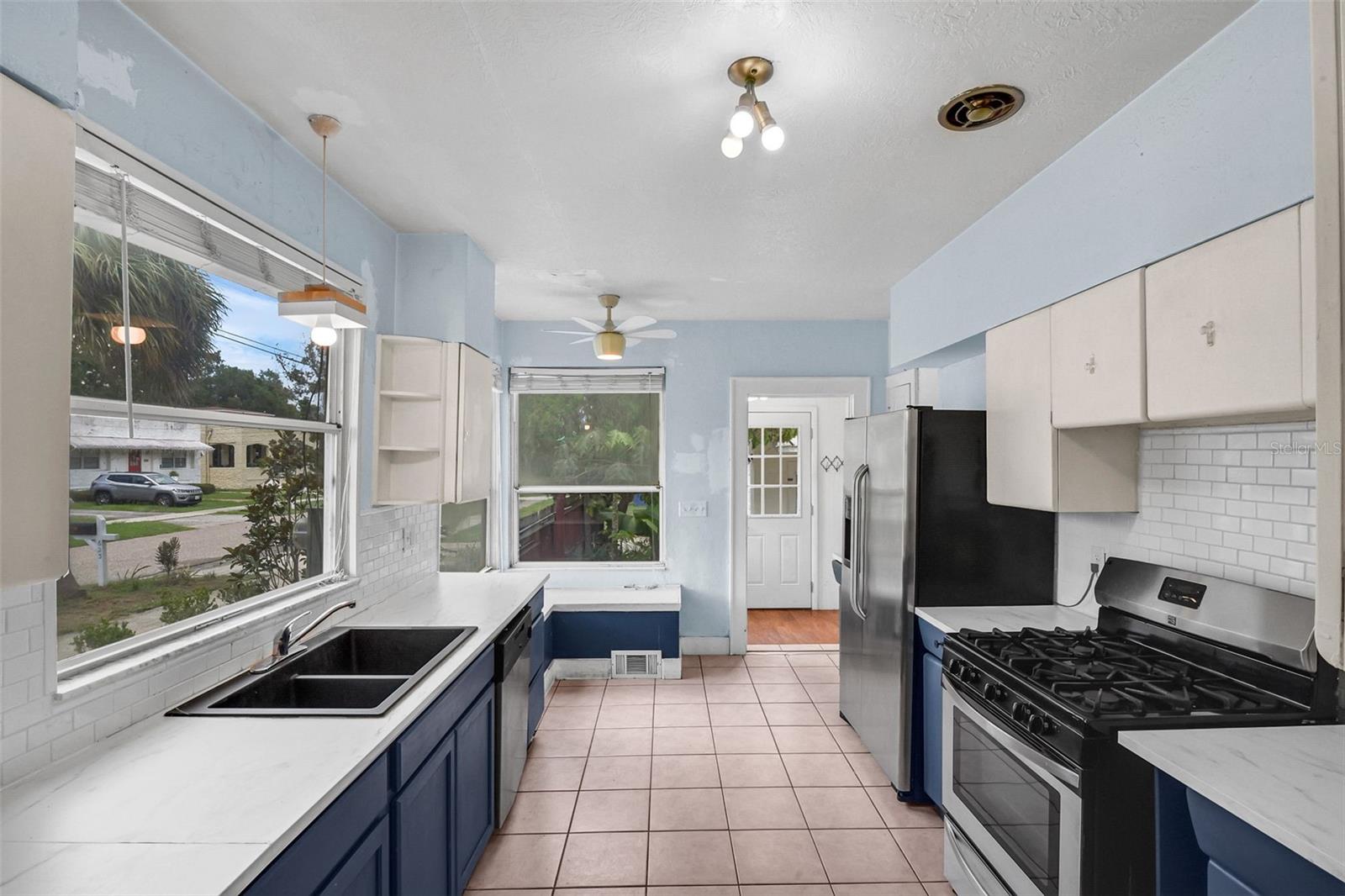 Image 21 of 40 For 623 Center Street