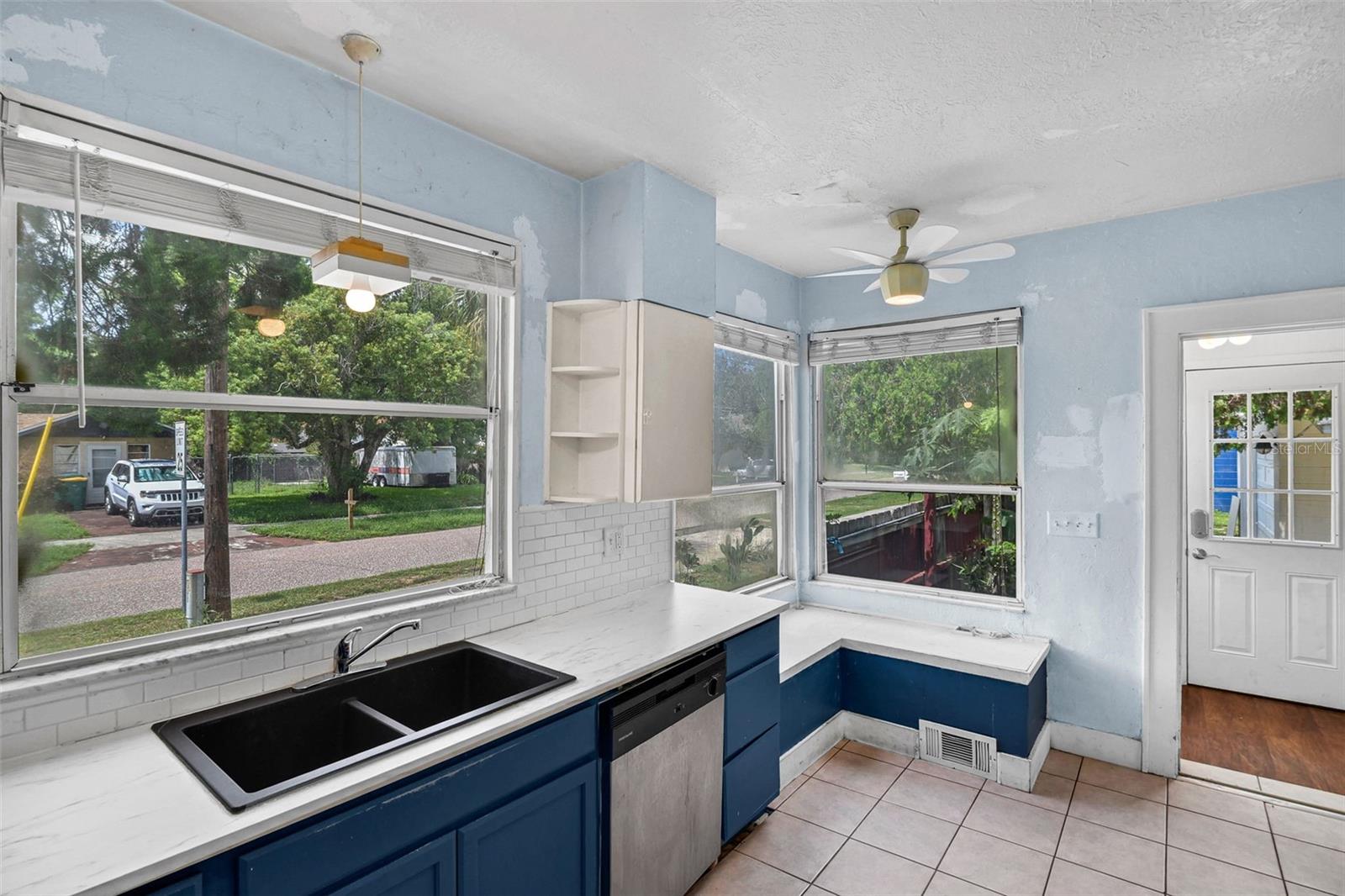 Image 22 of 40 For 623 Center Street