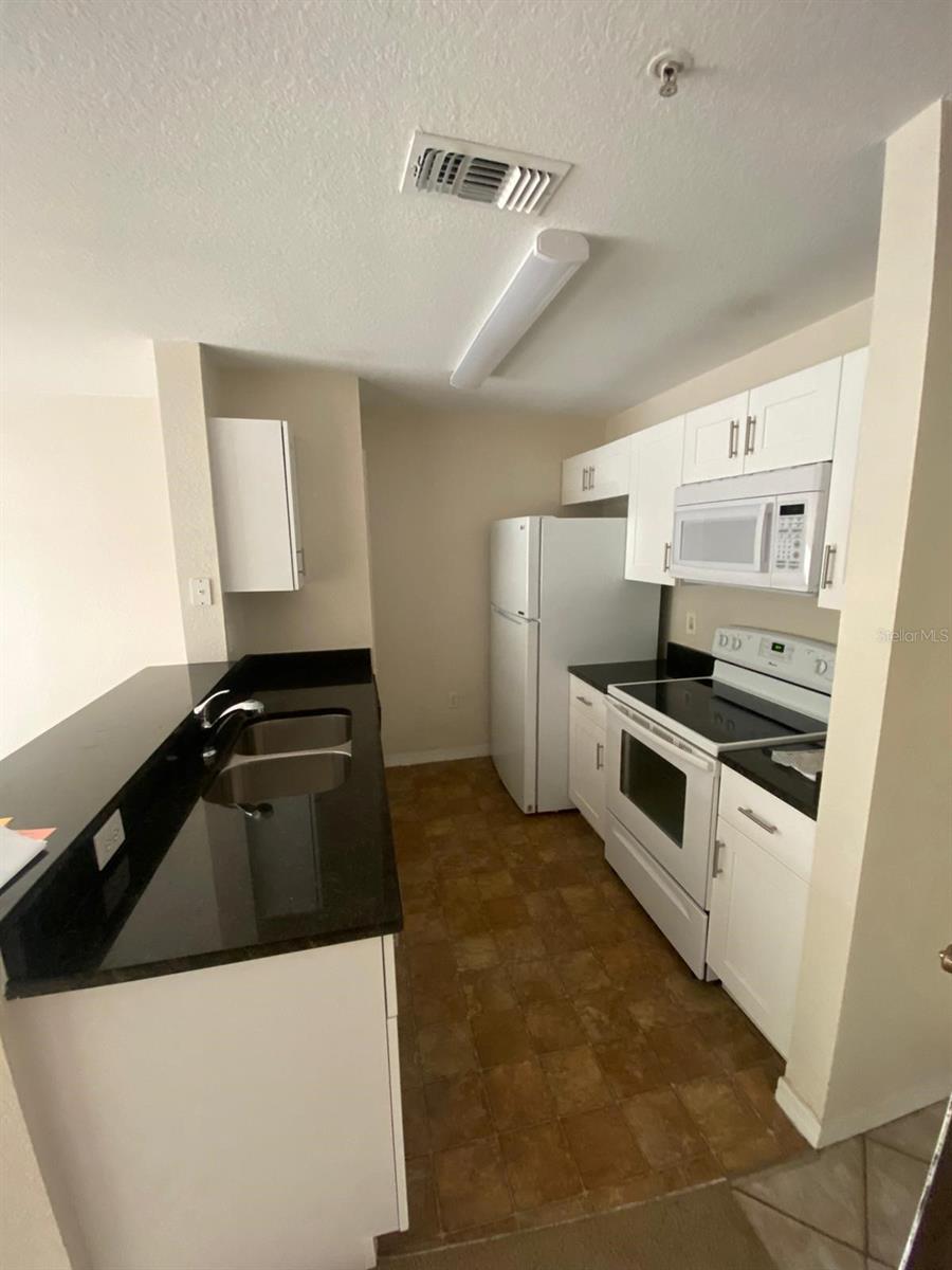 Image 4 of 6 For 5479 Vineland Road 9214