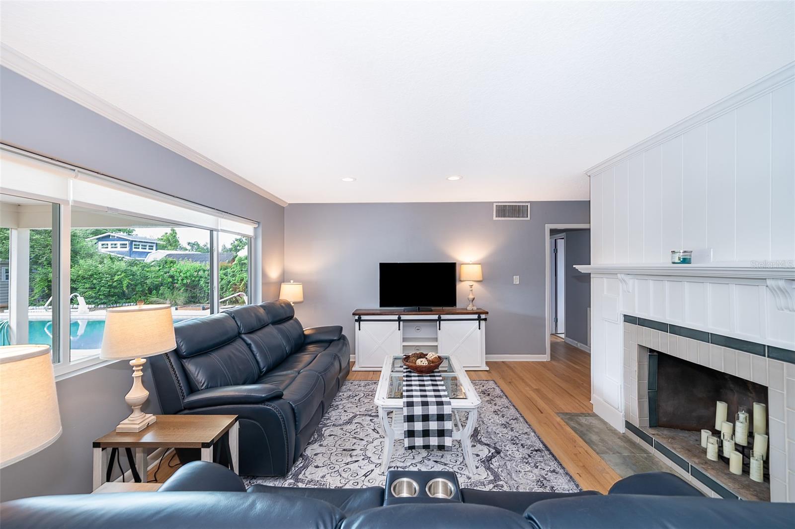 Image 4 of 33 For 1301 Fahnstock Street