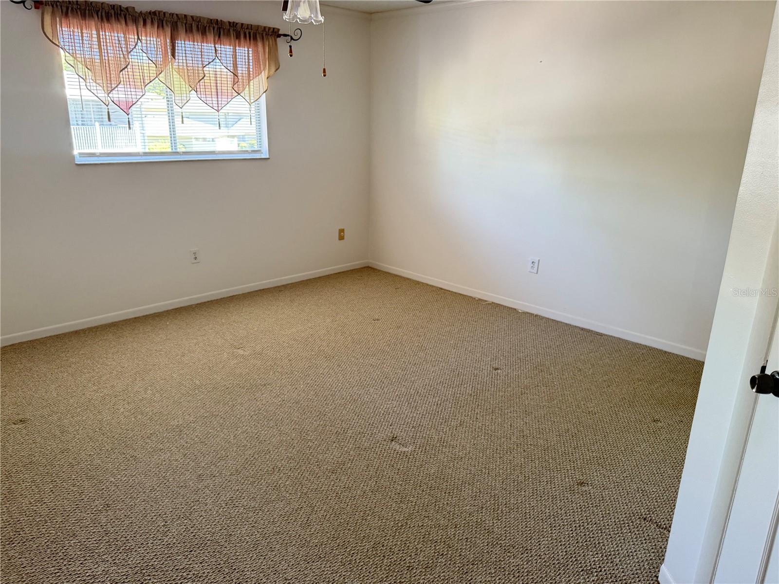 Image 13 of 35 For 5564 Slash Pine Court 4