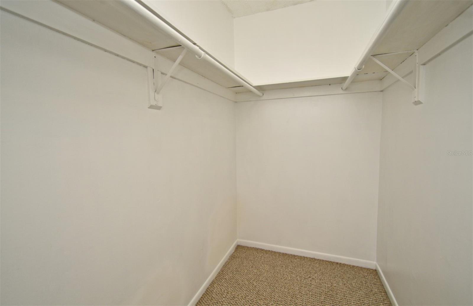 Image 25 of 35 For 5564 Slash Pine Court 4