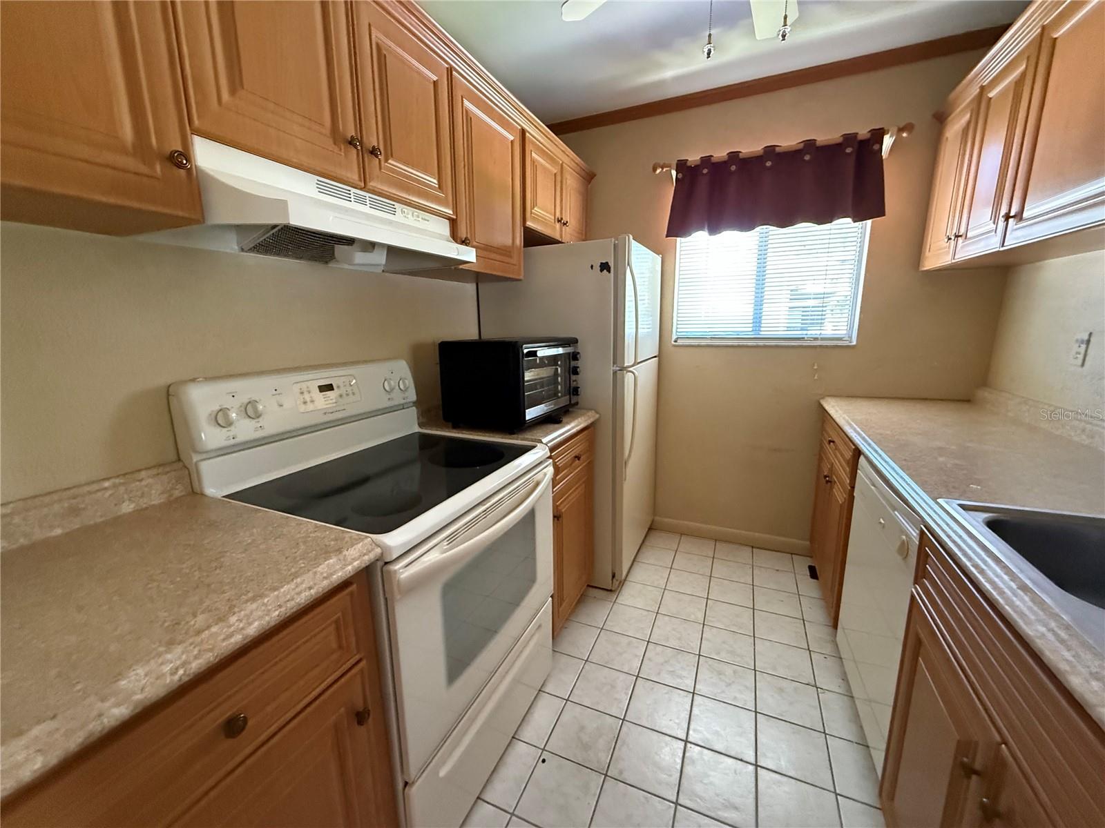 Image 8 of 35 For 5564 Slash Pine Court 4