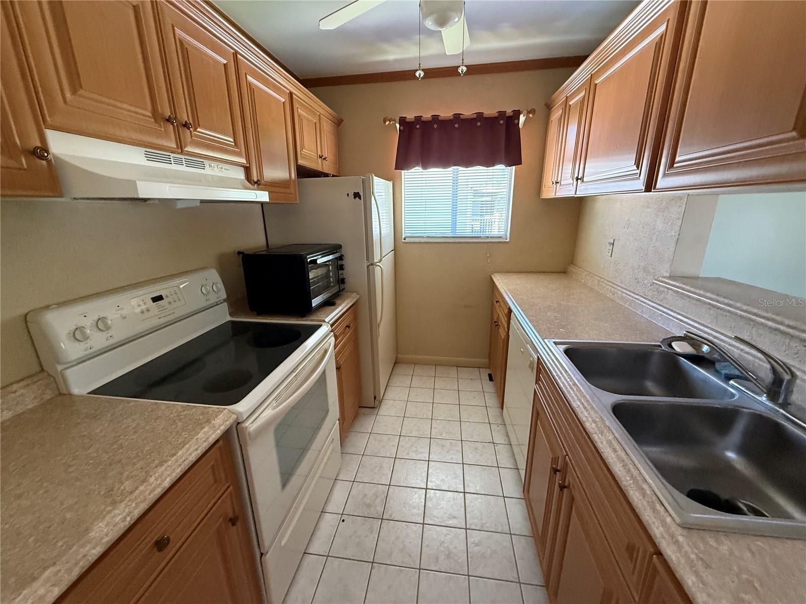 Image 9 of 35 For 5564 Slash Pine Court 4