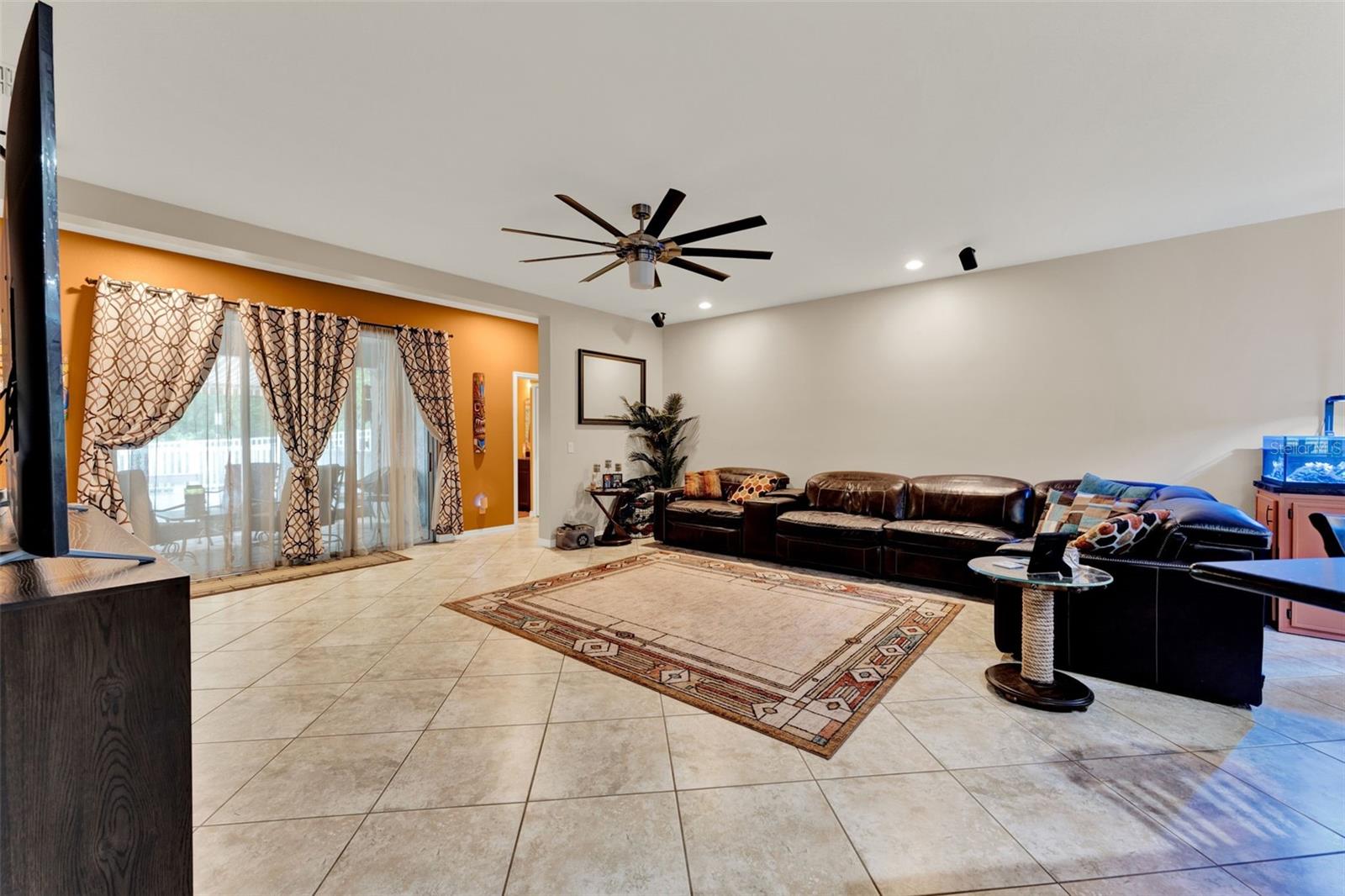 Image 5 of 36 For 1692 Blue Grass Boulevard
