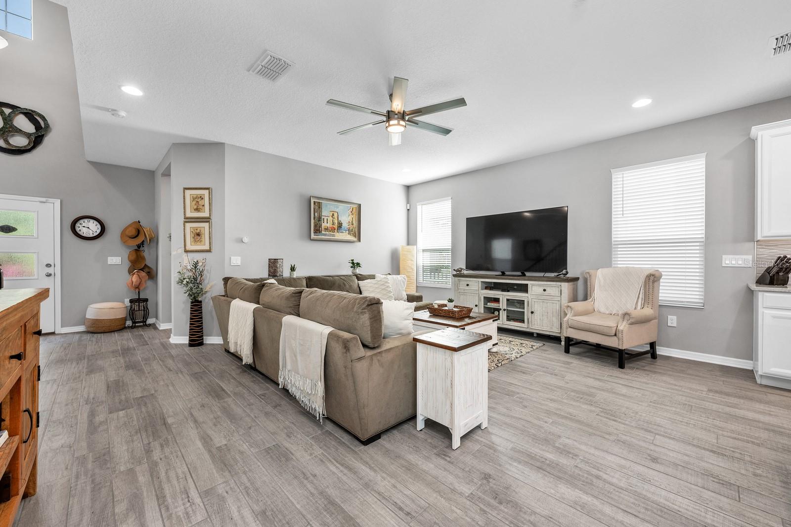 Image 3 of 35 For 640 Bayern Lane
