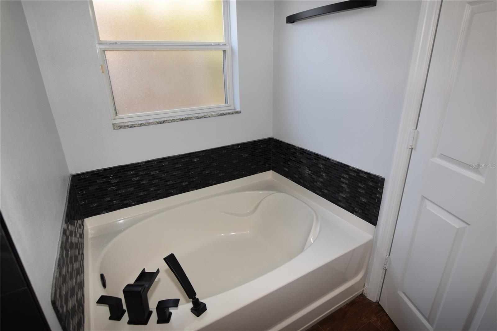 Image 19 of 39 For 1328 Karok Street