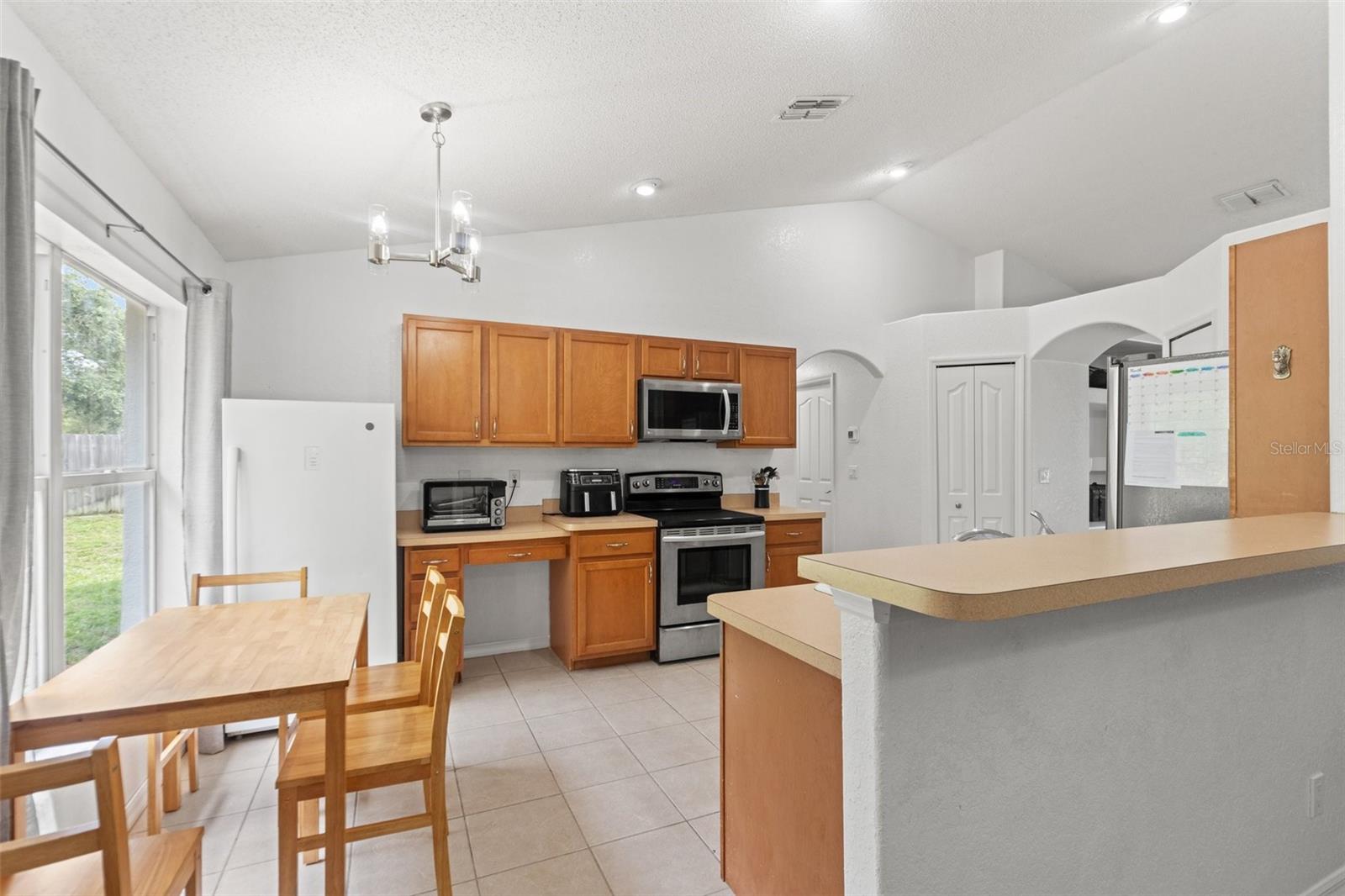 Listing photo id 9 for 15364 Mount Sparrow Road
