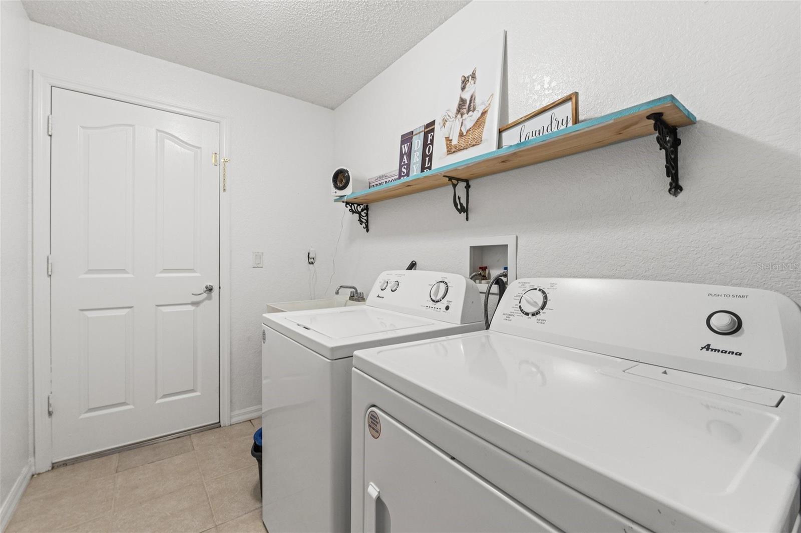Listing photo id 11 for 15364 Mount Sparrow Road