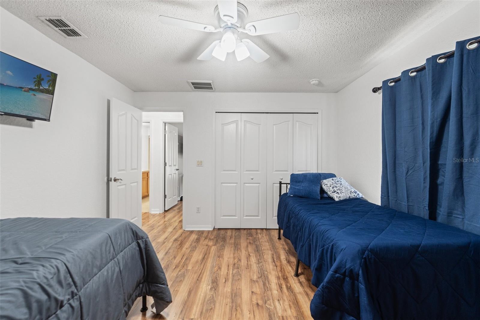 Listing photo id 15 for 15364 Mount Sparrow Road