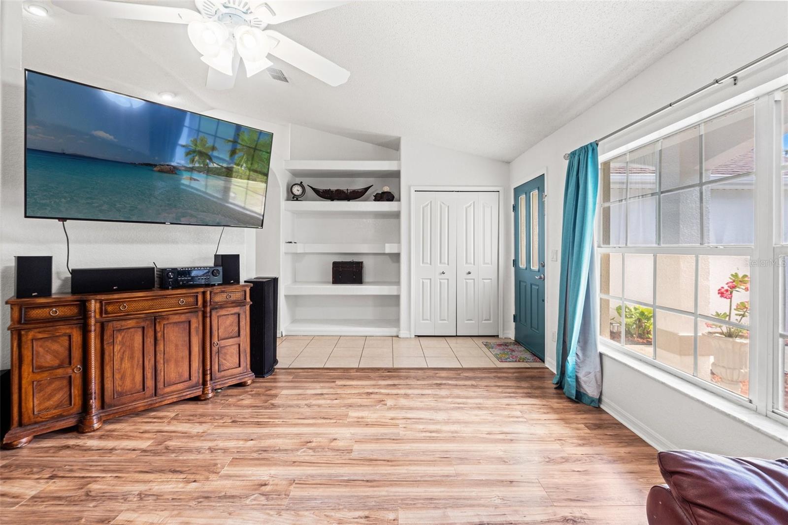Listing photo id 2 for 15364 Mount Sparrow Road