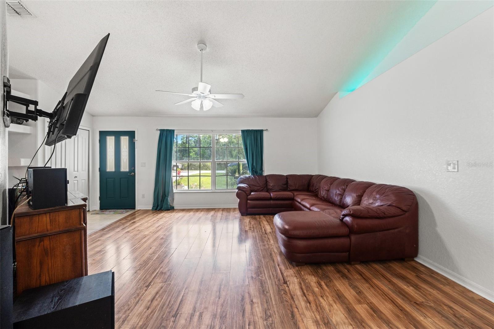 Listing photo id 3 for 15364 Mount Sparrow Road