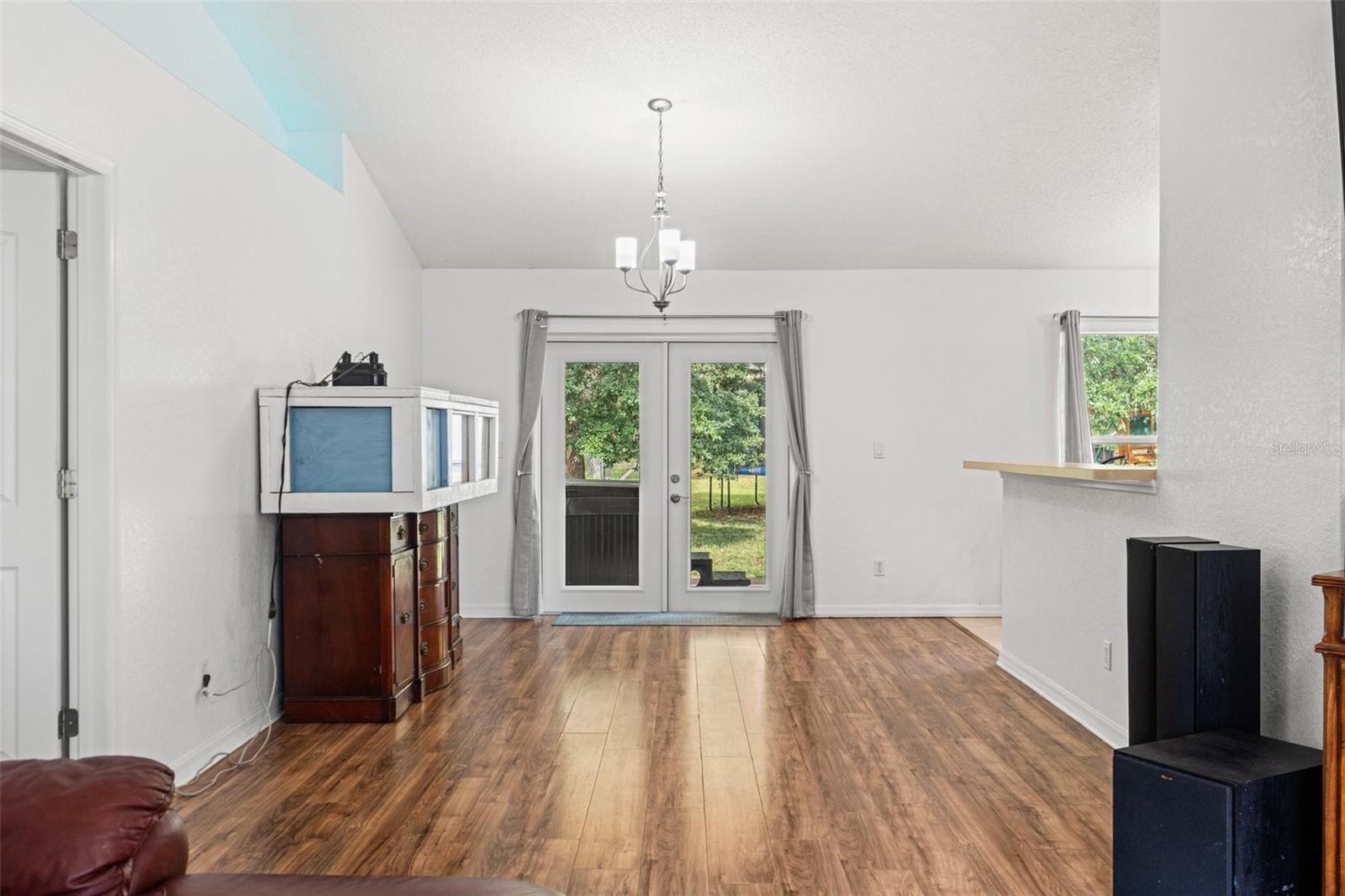 Listing photo id 4 for 15364 Mount Sparrow Road