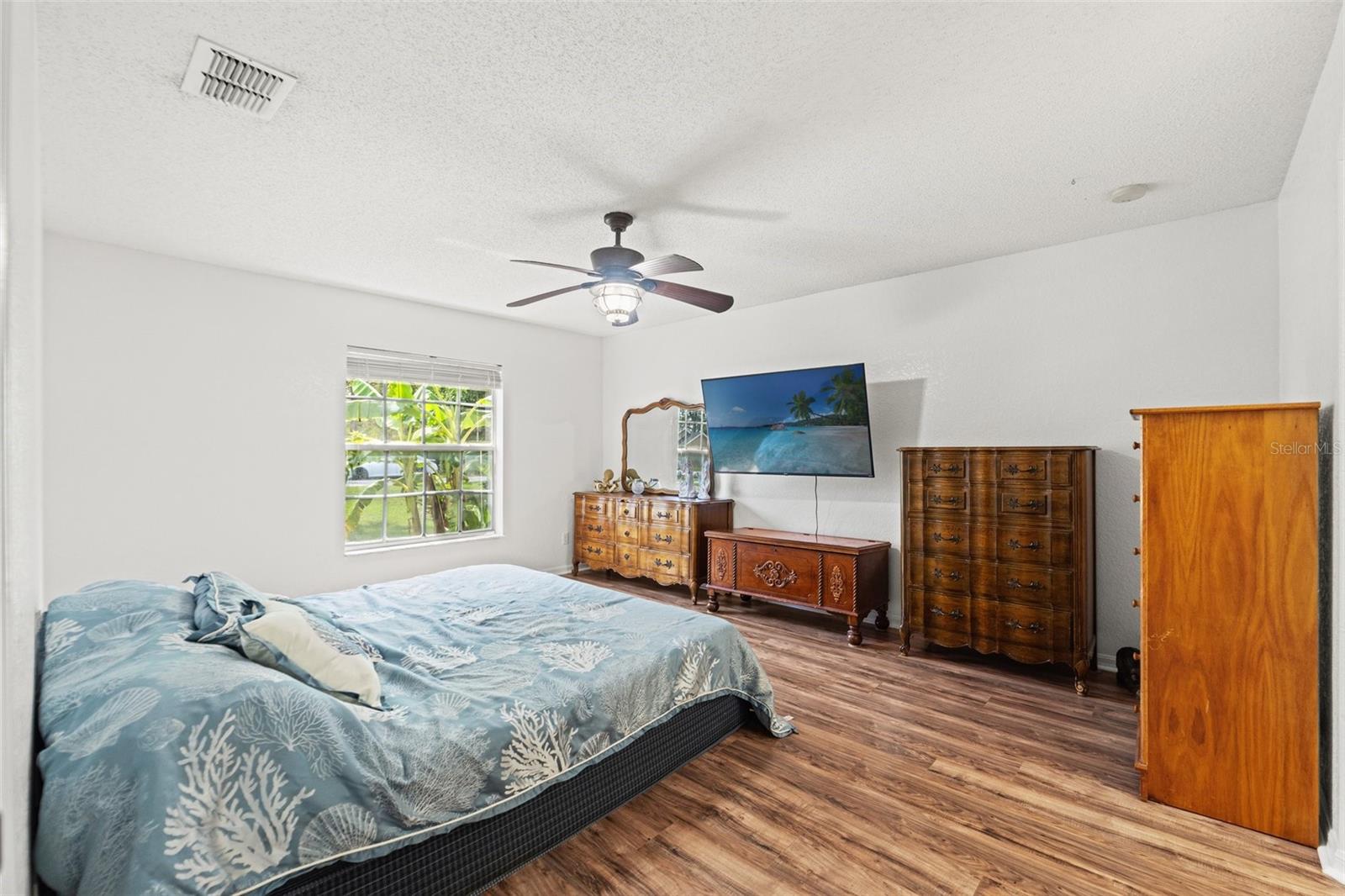Listing photo id 5 for 15364 Mount Sparrow Road